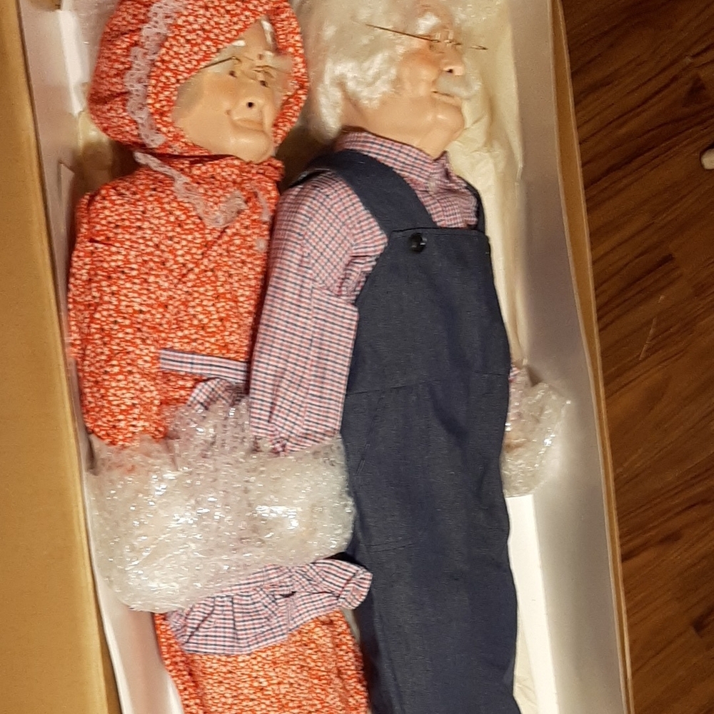Grandparent Dolls Set - Red and Blue William Wallace Jr. Collection set